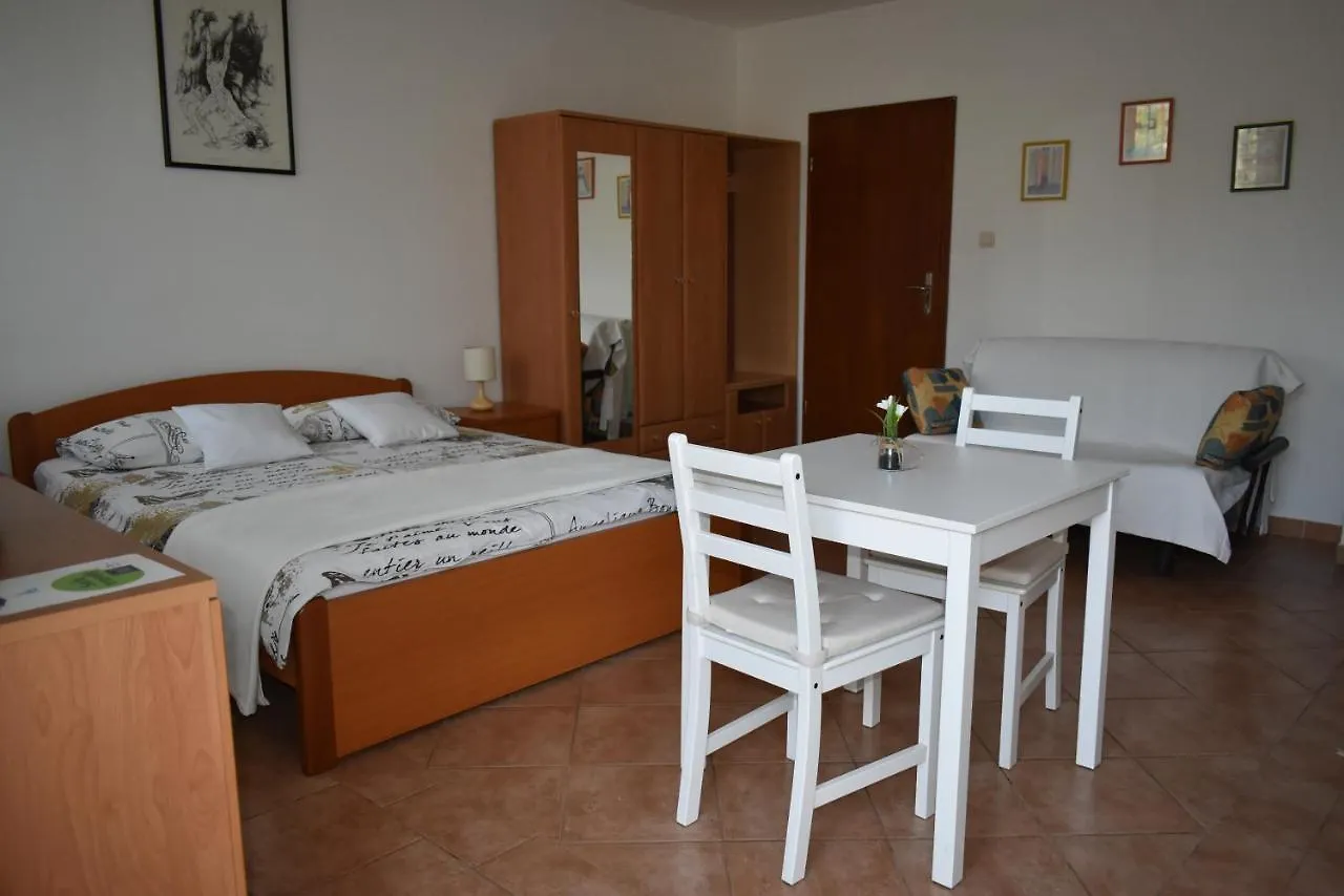 Studio Max With Parking Rovinj 0*,
